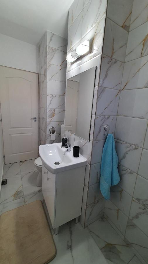 Ferienwohnung Apartament Estera Oradea Exterior foto
